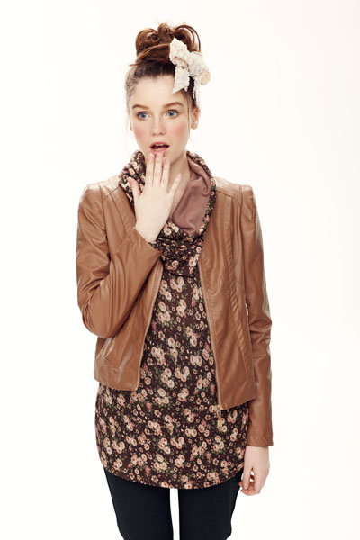 38周短款卡其色皮U外套