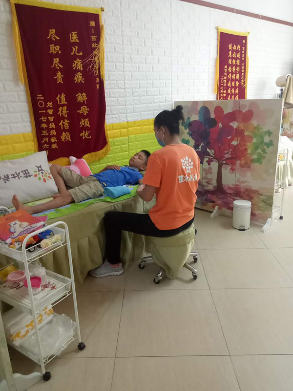 茁壯成長小兒推拿進行中