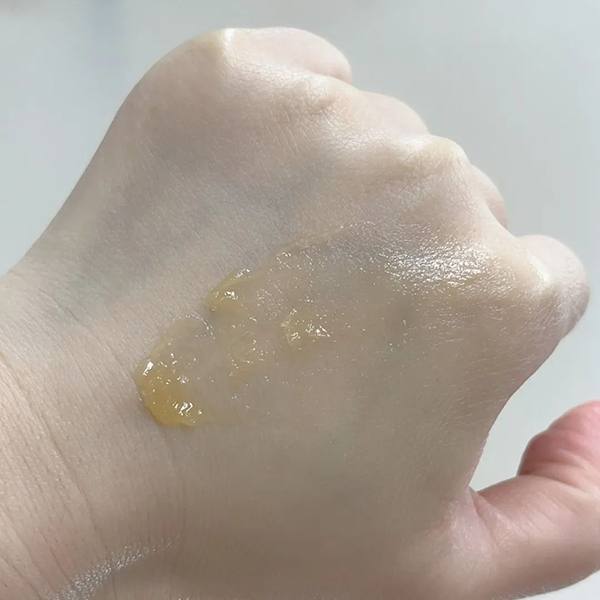 護臀膏的質(zhì)地偏油性.jpg 護臀膏的質(zhì)地偏油性.jpg