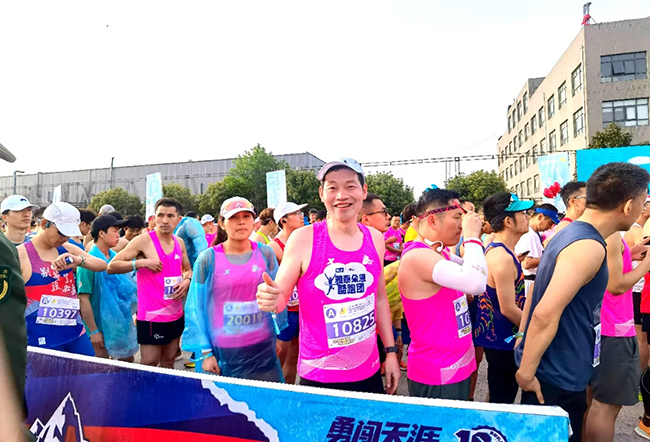 雅泰朵恩酷跑團(tuán)助力“楊馬”激情開(kāi)跑 (4).jpg 雅泰朵恩酷跑團(tuán)助力“楊馬”激情開(kāi)跑 (4).jpg