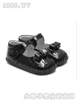 С�{���ɫ�냺Ь