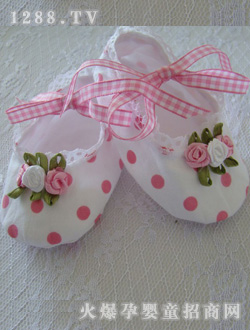 ���s��ɫ�C���냺Ь