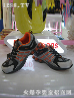 ��ɫ�W���\��Ь