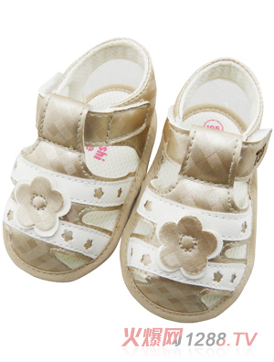 ��ʹ֮?hu��)�?j��ng)��С���냺Ь��ɫ